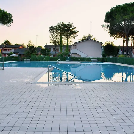 Cozy Flat With Pools In A Village דירה *