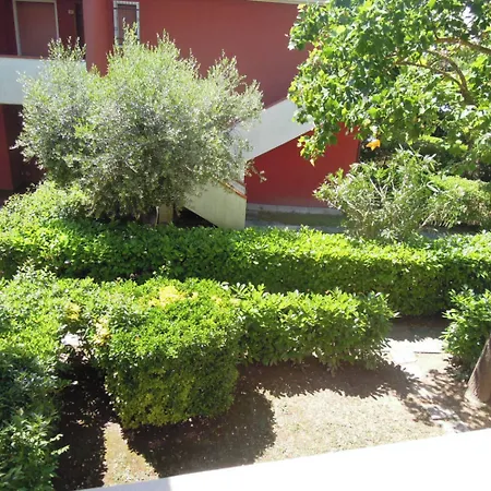 Cozy Flat With Pools In A Village דירה ביביונה